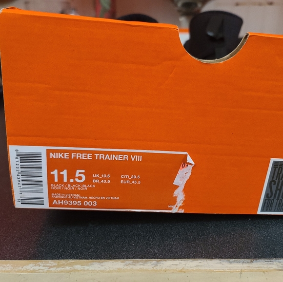 BRAND NEW NIKE Tennis Shoes - Picture 4 of 5